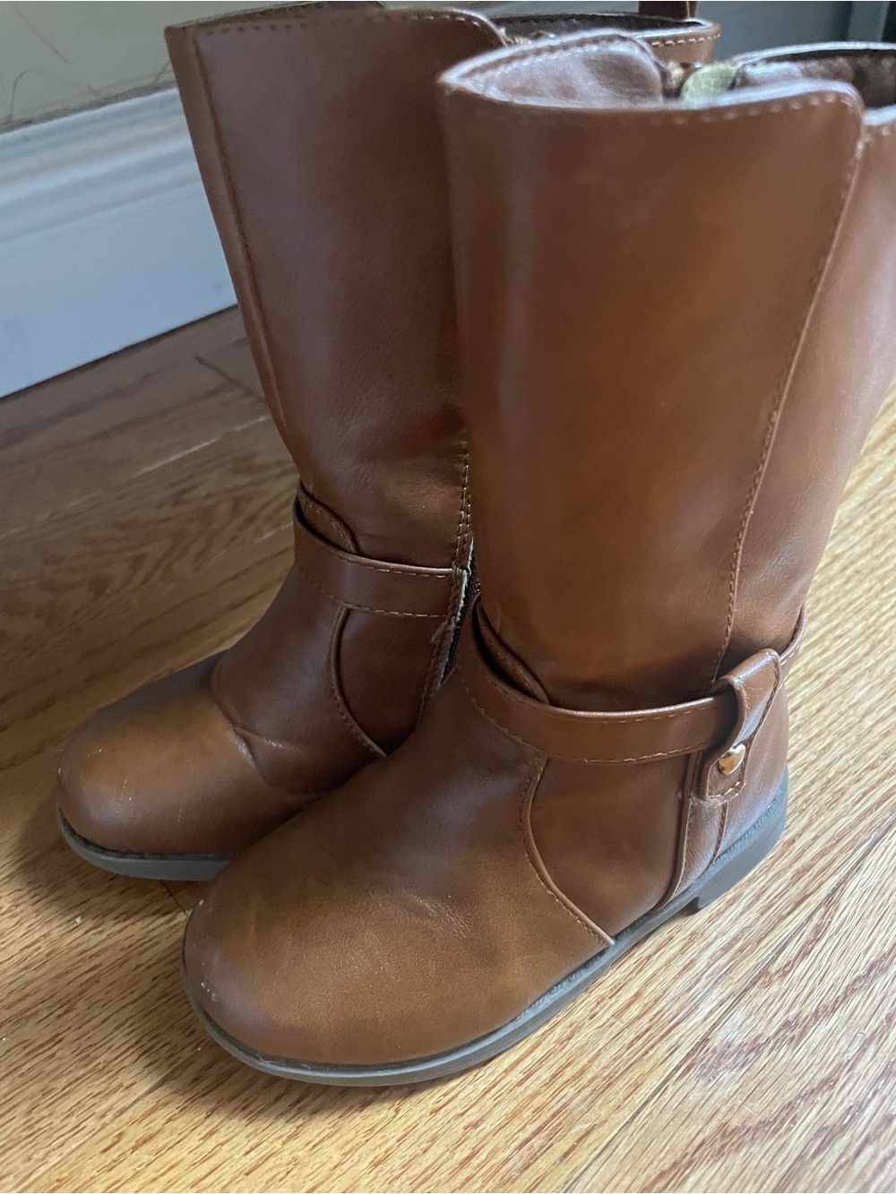 Place brown boots size 8 girls
